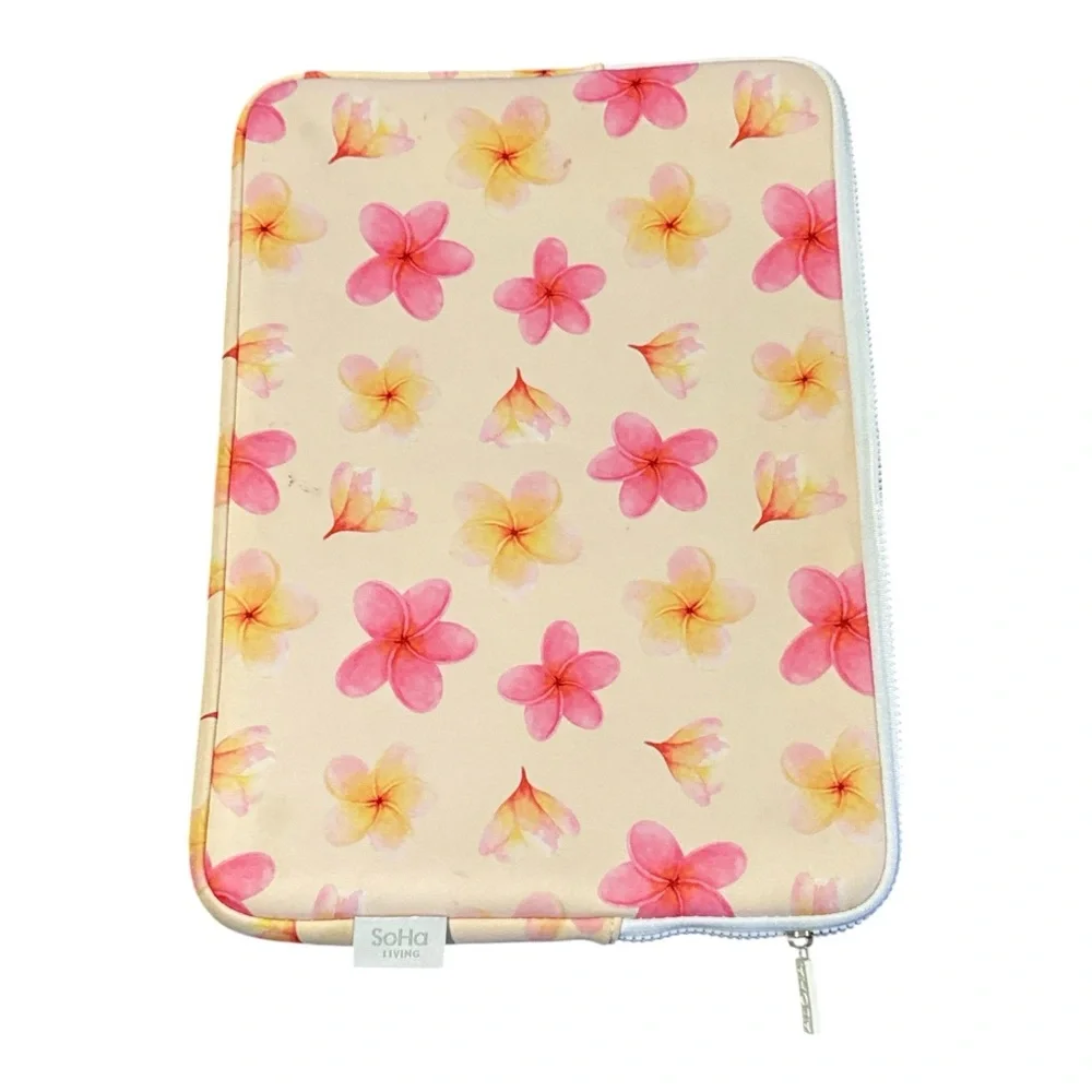 SoHa Living 15.5in Plumerias On Yellow Laptop Case EUC